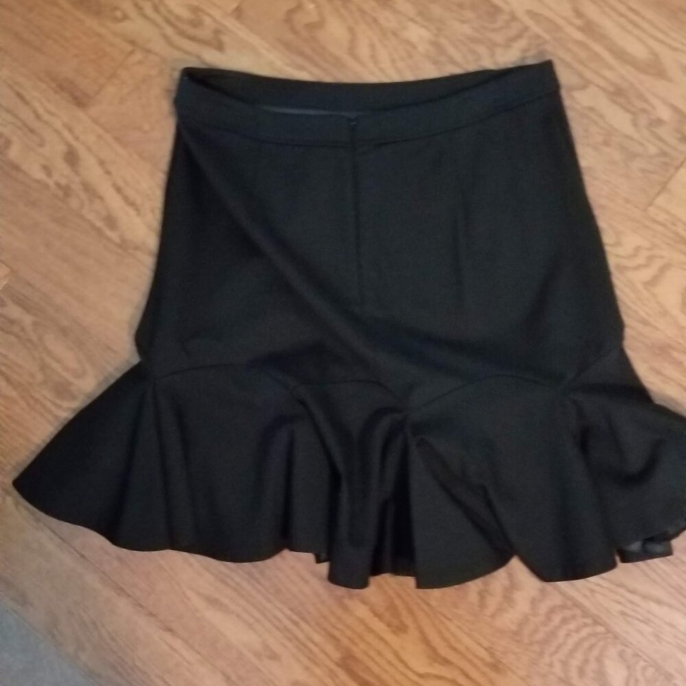 Vince Camuto tulip skirt, size 6